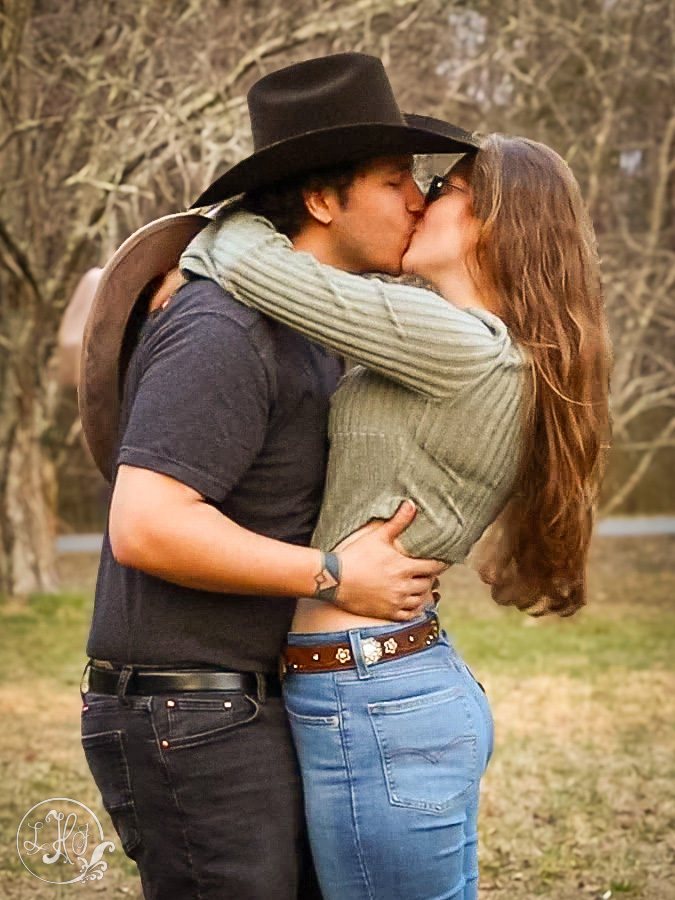 3/4 Couple Portrait Outside