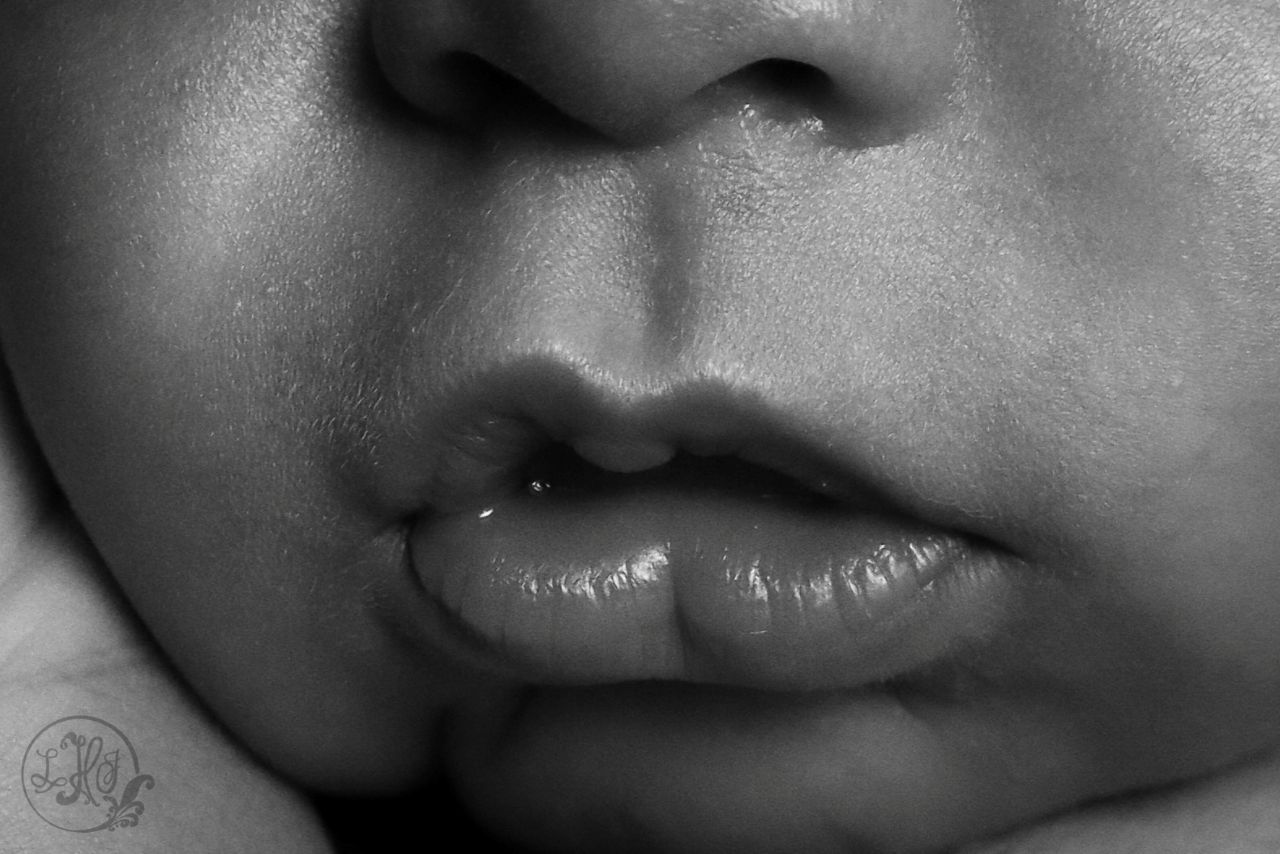 Black and White Newborn Details-Chubby Cheeks